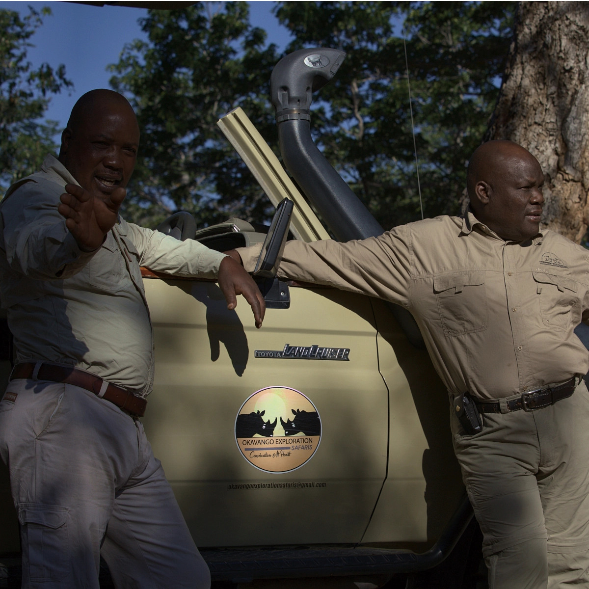 Theno y Muyambo Kahoma — Fundadores de Okavango Exploration Safaris